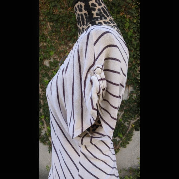 Timing V-Neck Short Sleeve Striped Tunic Medium - Picture 5 of 7